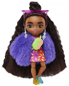 Barbie Extra Mini Minis Brunetka w fioletowym futrze HGP63 Mattel
