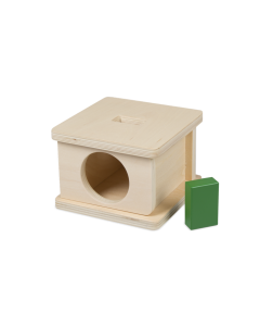 Drewniane pudełko z zielonym prostokątem