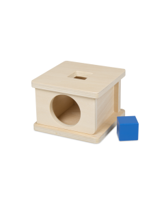 Drewniane pudełko z niebieskim kwadratem